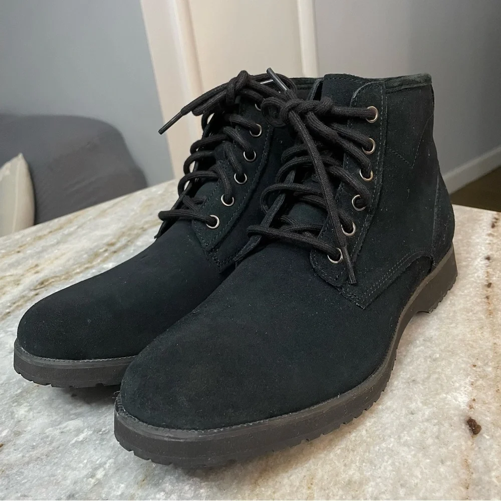UGG Moreau Black Suede Lace Up Chukka Boots Shearling Lining Men’s 9.5